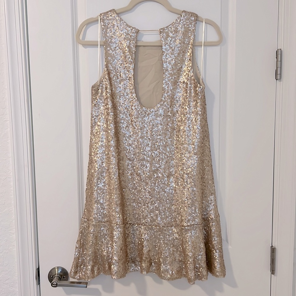 Lost + Wander Champagne Gold Sequin Shift Mini Dress XS Open Back Party NYE Glam - Picture 8 of 17